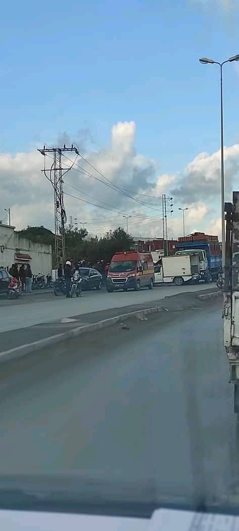 بنزرت..  اصابات واضرار فادحة اثر انزلاق شاحنة محملة بالآجر في سوق اسبوعية
